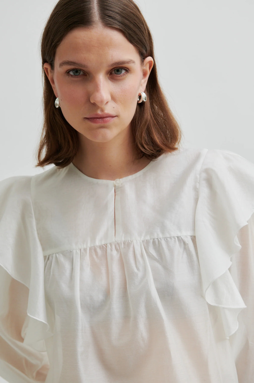 SECOND FEMALE Dream Ruffle Blouse JET Stream: أبيض بلوزة للنساء