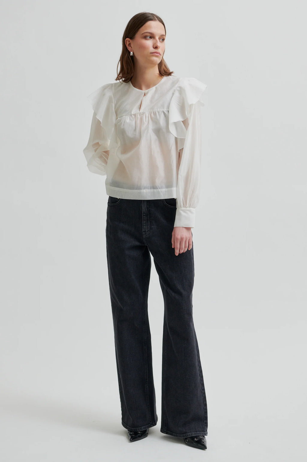 SECOND FEMALE Dream Ruffle Blouse JET Stream: أبيض بلوزة للنساء