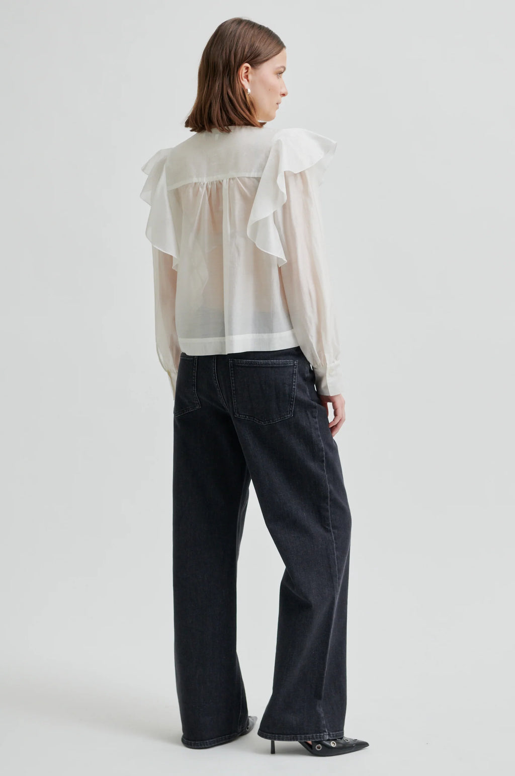SECOND FEMALE Dream Ruffle Blouse JET Stream: أبيض بلوزة للنساء