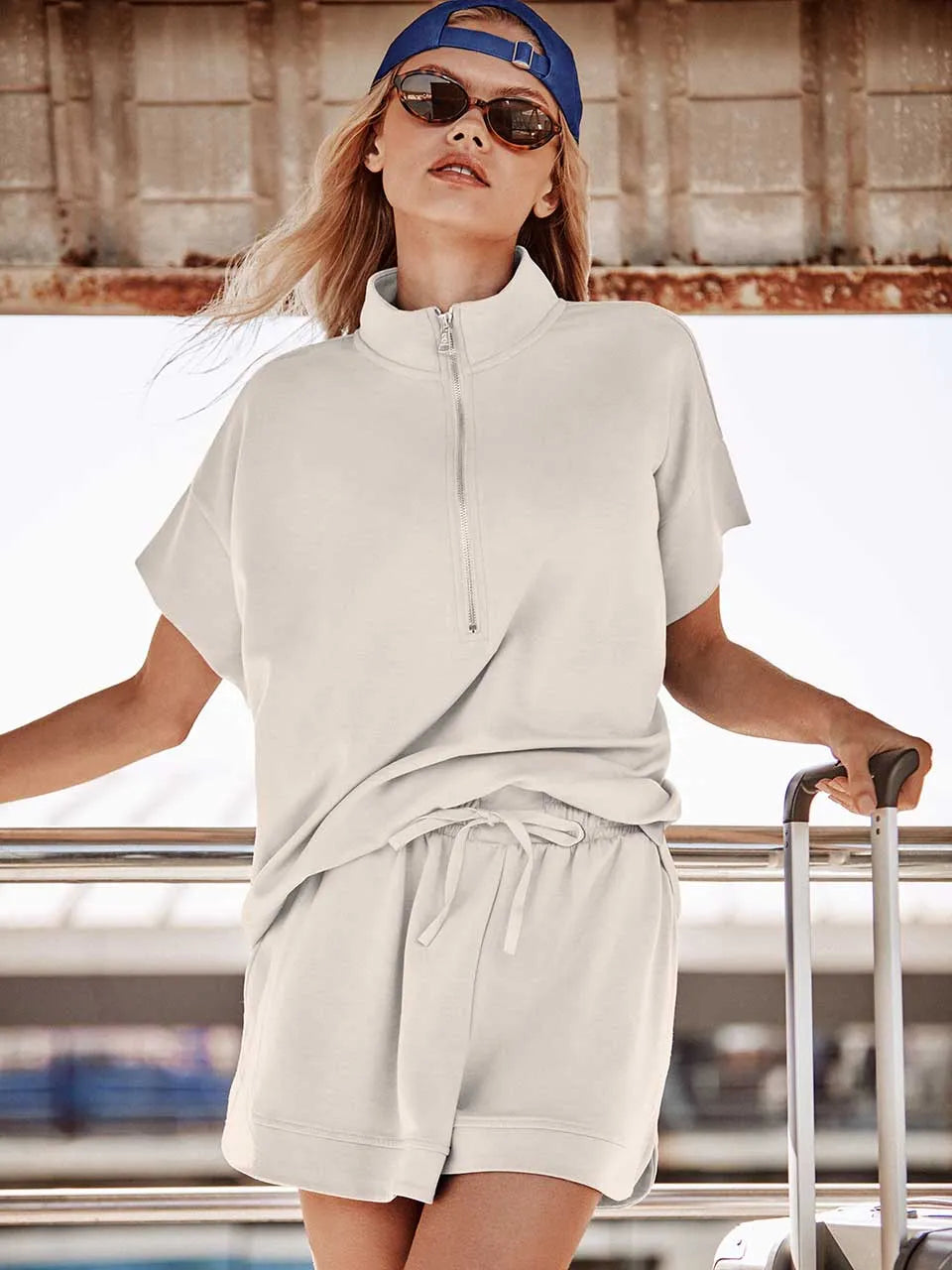 GISELA | PANTALONES CORTOS | MUJER | SHORT BEIGE CLARO | BEIGE