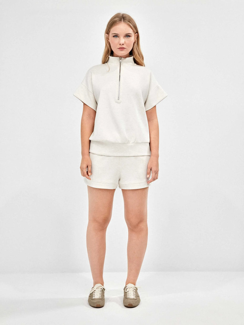 GISELA | PANTALONES CORTOS | MUJER | SHORT BEIGE CLARO | BEIGE