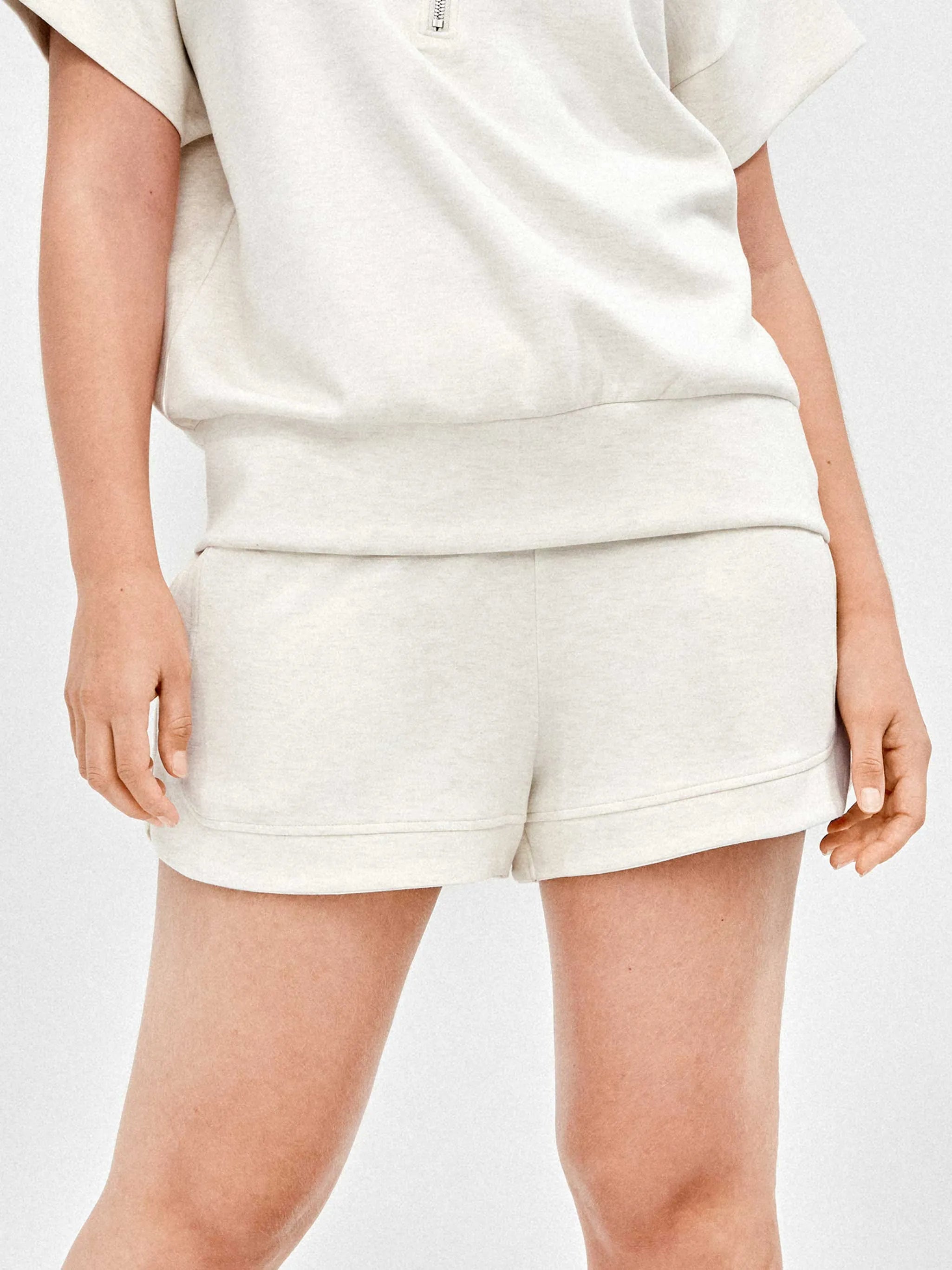 GISELA | PANTALONES CORTOS | MUJER | SHORT BEIGE CLARO | BEIGE