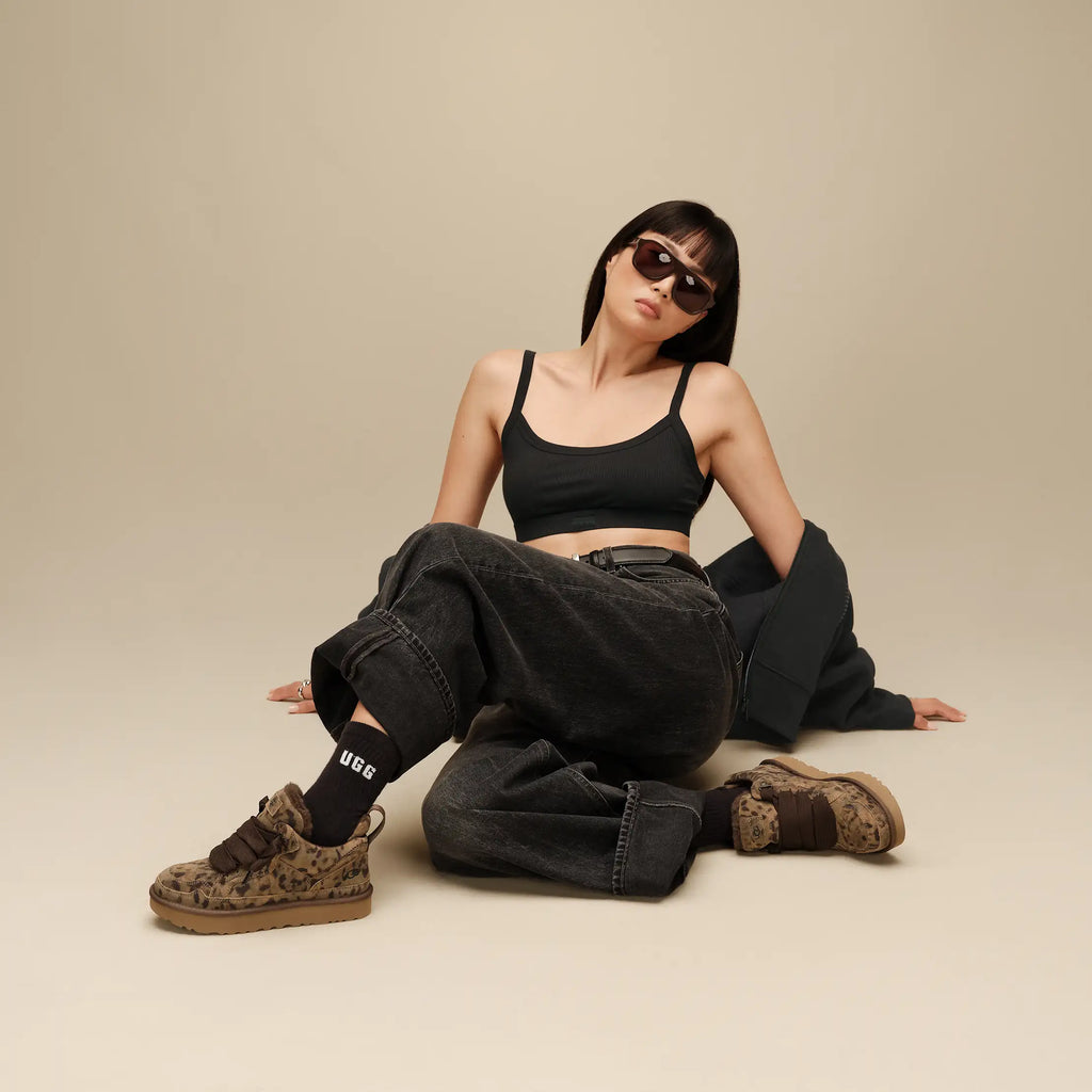 UGG W Lowmel Spotted Chestnut: коричневий взуття для жінок