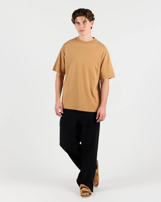 WEMOTO | CAMISETAS | UNISEX | NOAM CARAMEL | MARRÓN