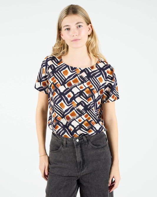 Camisetas de la marca Wemoto Unisex modelo Hella en color Black-Maroon (Negro)