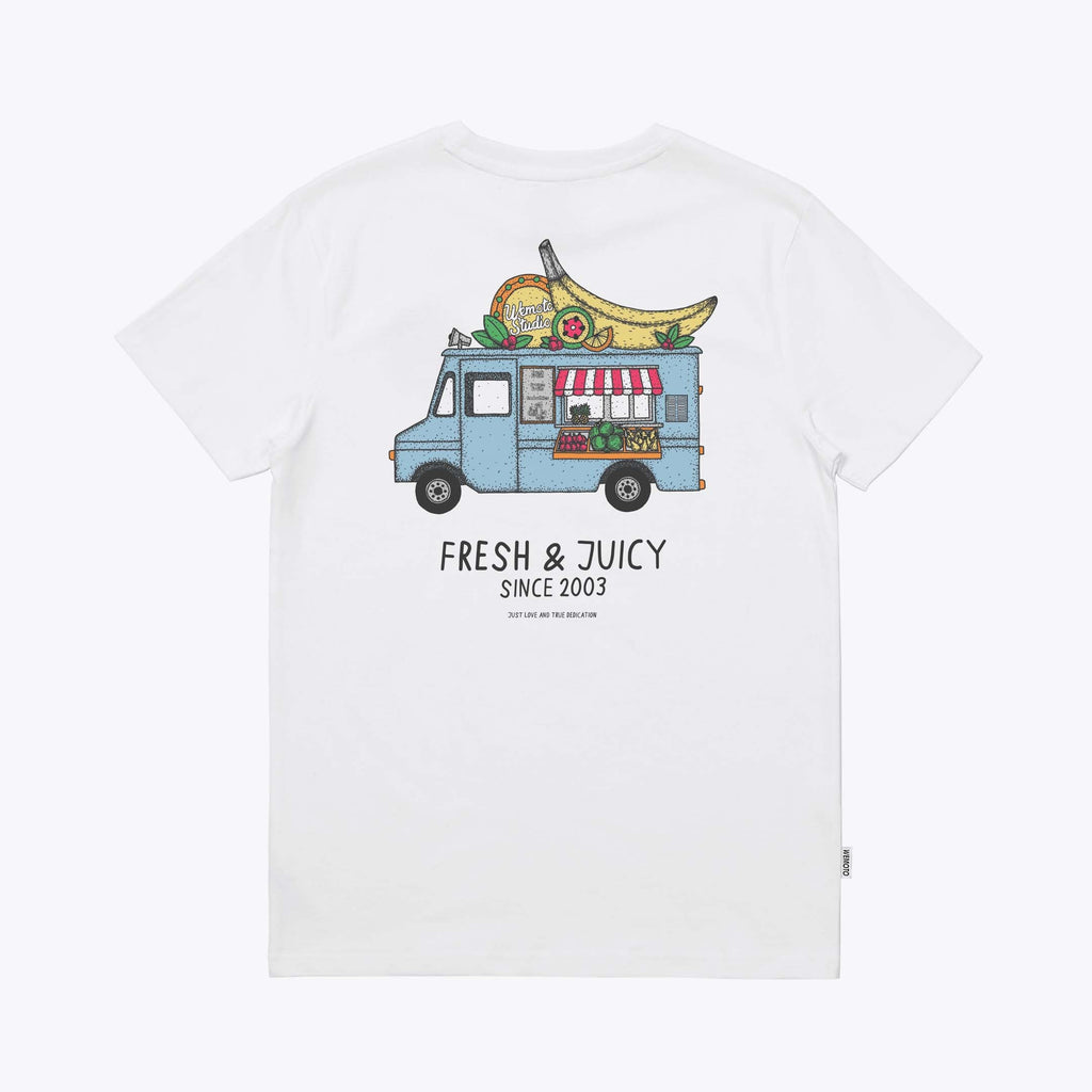 WEMOTO | メンズ アートワーク Tシャツ | フルーツトラック Tシャツ ホワイト | ホワイト