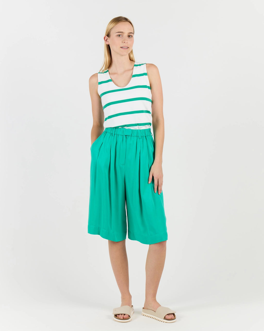 WEMOTO | PANTALONES CORTOS | MUJER | ALBA PEACOCK | VERDE