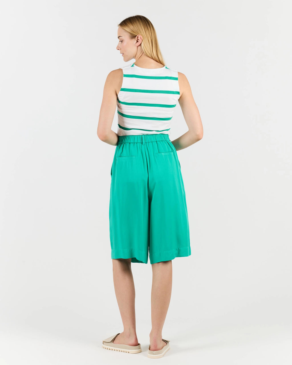 WEMOTO | PANTALONES CORTOS | MUJER | ALBA PEACOCK | VERDE