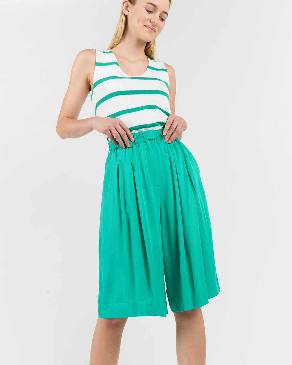 WEMOTO | PANTALONES CORTOS | MUJER | ALBA PEACOCK | VERDE