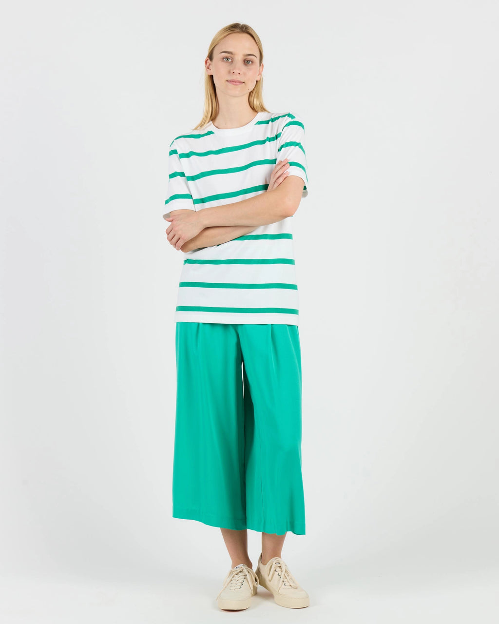 WEMOTO | PANTALONES CORTOS | MUJER | ALBA PEACOCK | VERDE