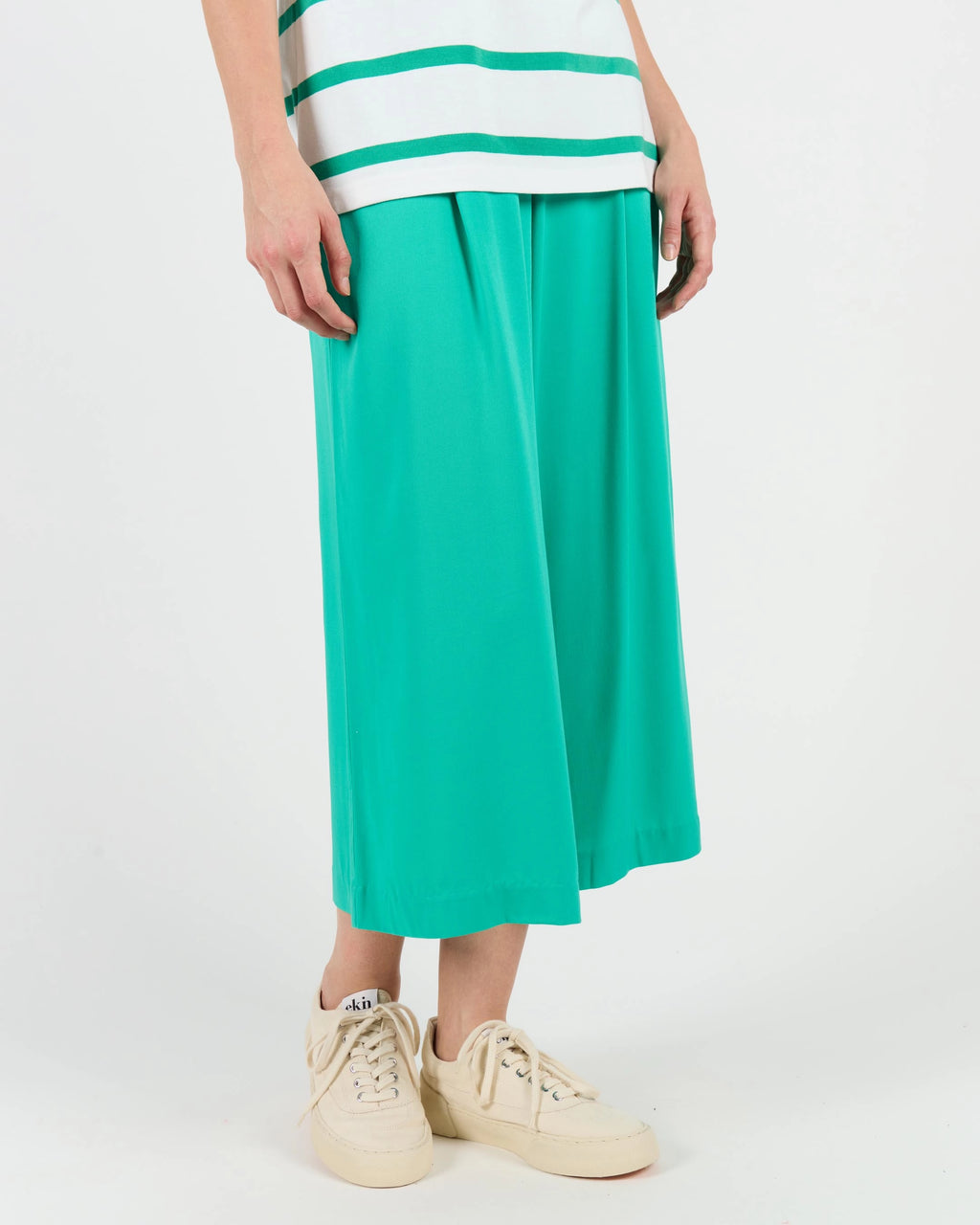 WEMOTO | PANTALONES CORTOS | MUJER | ALBA PEACOCK | VERDE