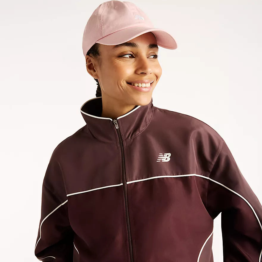 NEW BALANCE Trackside Woven Jacket Cherry Leather: レッド ジャケット レディース