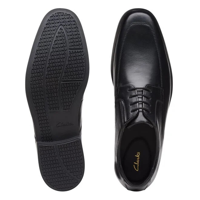 Zapatos Oxford De La Marca Clarks Para Hombre Modelo Howard Apron Black Leather En Color Negro