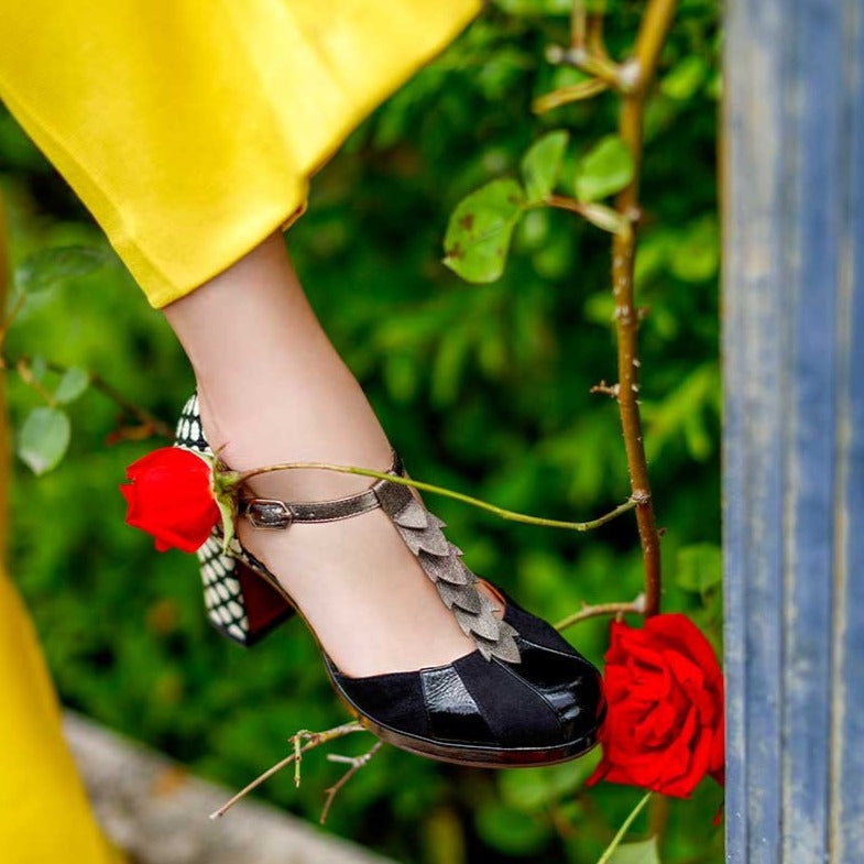 Zapatos De Tacón De La Marca Chie Mihara Para Mujer Modelo DafabaEn Color Negro